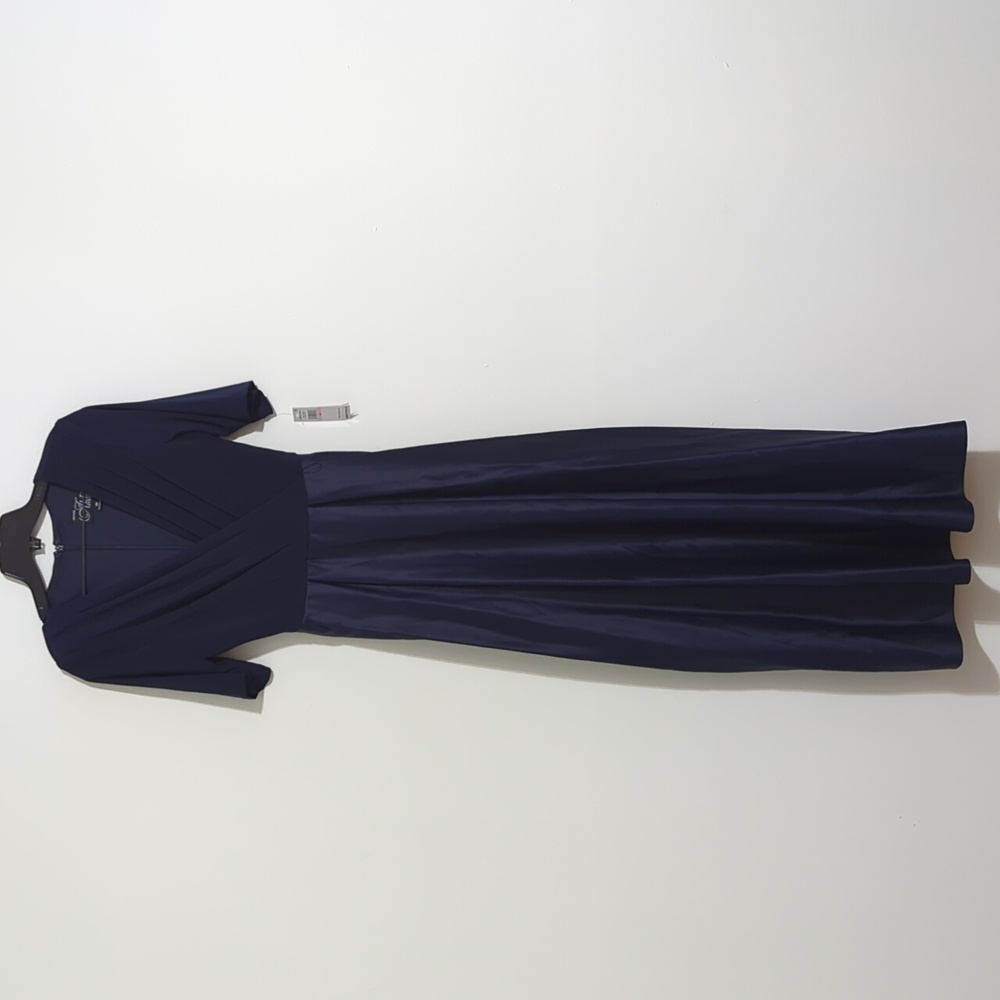 Alex Evenings maxi dress size 10P Navy in color